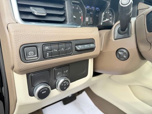 Used 2021 GMC Yukon Denali w/ Denali Premium Package image 14