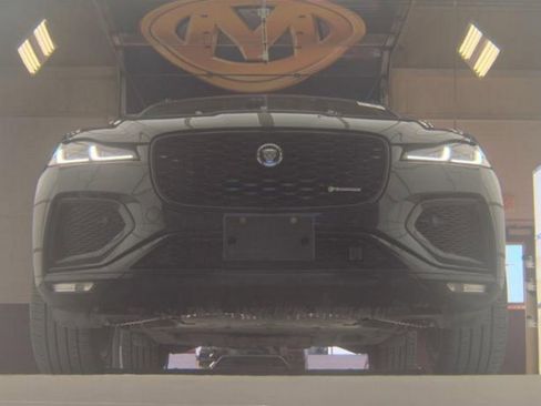 Used 2022 Jaguar F-PACE R-Dynamic S image 4