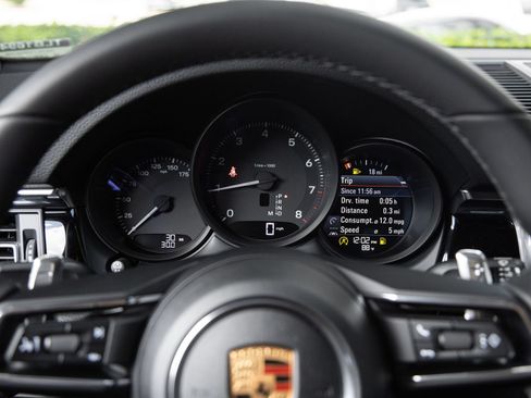 Certified 2026 Porsche Macan AWD/4WD image 14