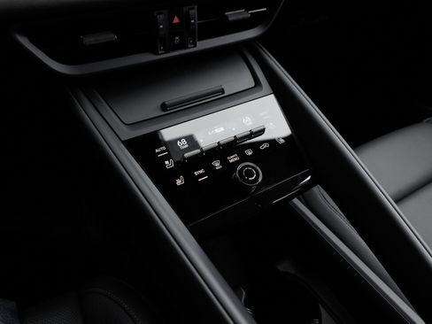 Used 2025 Porsche Macan Electric RWD image 22