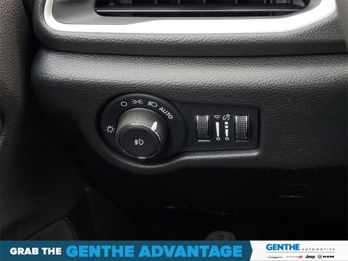 New 2026 Chrysler Pacifica Select image 13