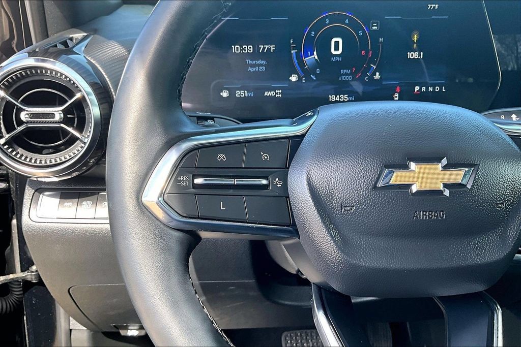 Used 2025 Chevrolet Equinox LT AWD/4WD image 14