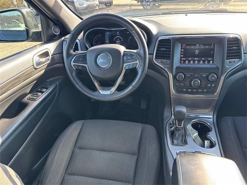 Used 2019 Jeep Grand Cherokee Laredo image 18