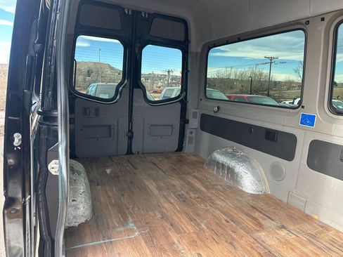 Used 2016 Mercedes-Benz Sprinter 2500 image 12