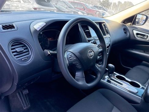 Used 2019 Nissan Pathfinder S image 10