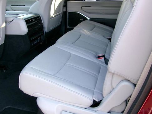 Used 2025 Jeep Wagoneer 4WD image 9