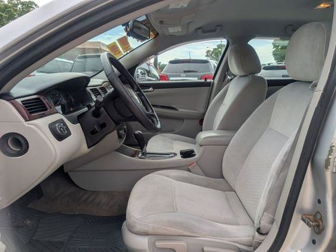 Used 2010 Chevrolet Impala LT w/ Convenience Package FWD image 9