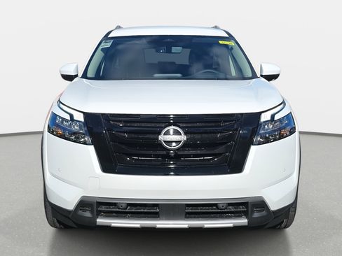 New 2025 Nissan Pathfinder SL image 2