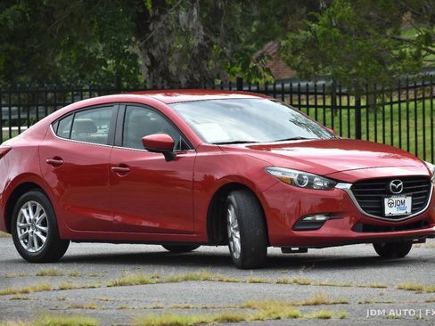 Used 2017 MAZDA MAZDA3 Sport w/ Preferred Equipment Package FWD image 4