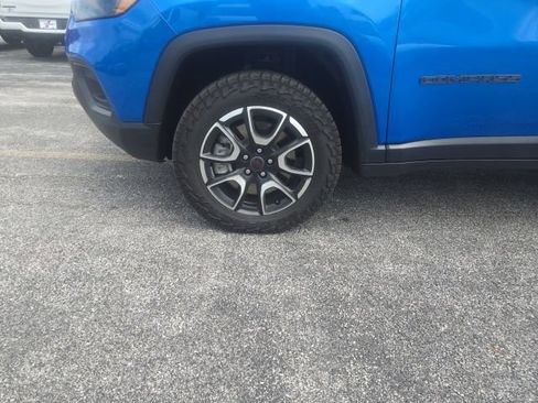 Used 2025 Jeep Compass Trailhawk w/ Trailhawk Elite Group AWD/4WD image 5
