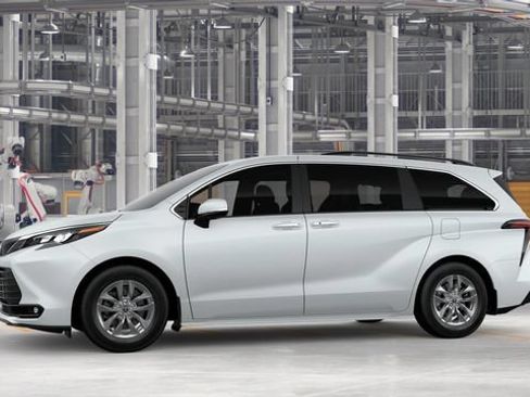 New 2026 Toyota Sienna XLE FWD image 5