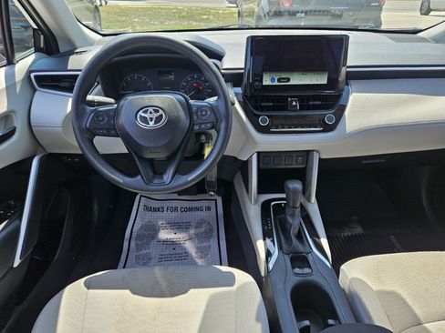 Used 2025 Toyota Corolla Cross L AWD/4WD image 12