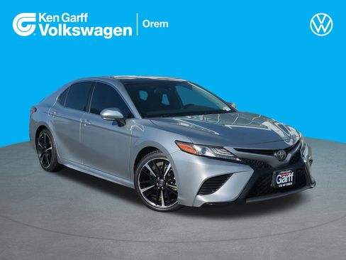 Used 2019 Toyota Camry XSE image 1