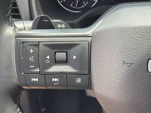 Used 2025 Nissan Rogue SV FWD image 24
