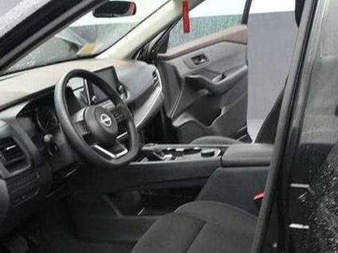 Used 2023 Nissan Rogue S AWD/4WD image 9