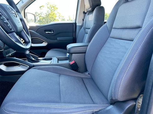 Used 2024 Nissan Frontier SV image 8