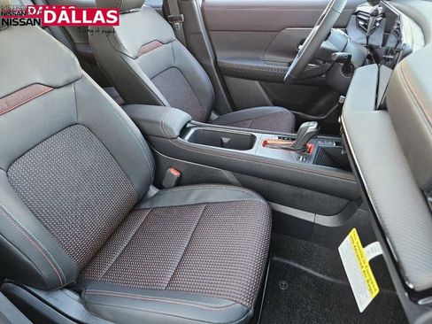 New 2025 Nissan Kicks SR image 13