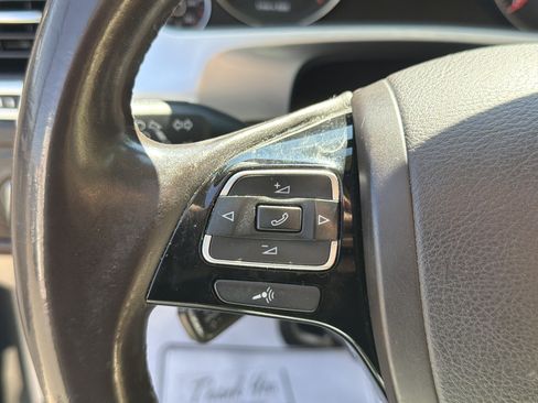 Used 2012 Volkswagen Touareg TDI AWD/4WD image 16