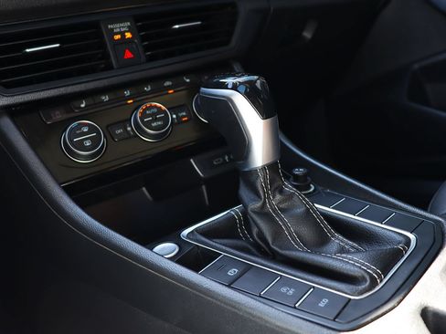 Used 2022 Volkswagen Jetta SE FWD image 50