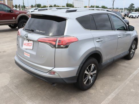 Used 2017 Toyota RAV4 LE FWD image 11