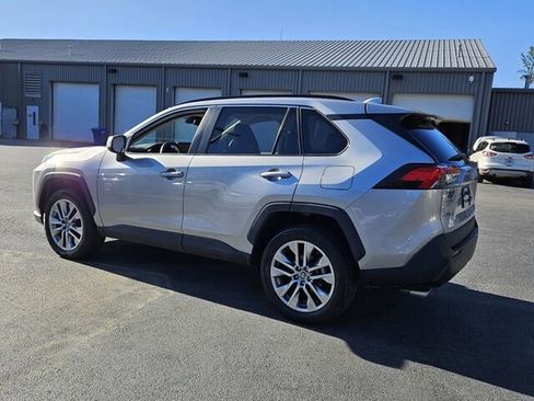 Used 2023 Toyota RAV4 XLE Premium image 11