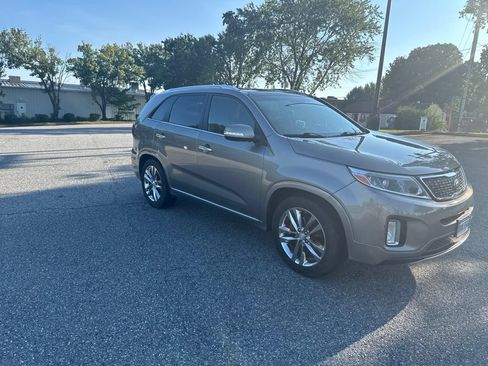 Used 2015 Kia Sorento SX FWD image 2