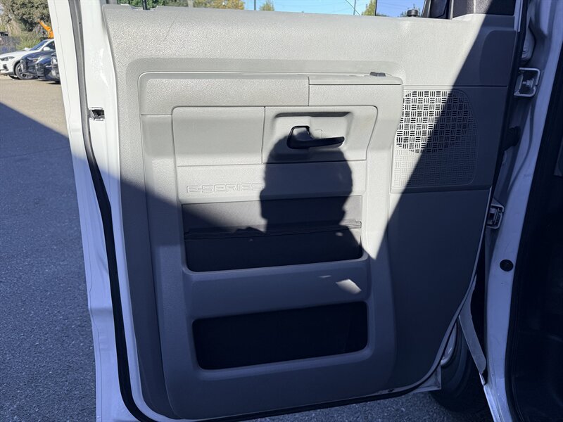 Used 2012 Ford E-350 and Econoline 350 XLT RWD image 17