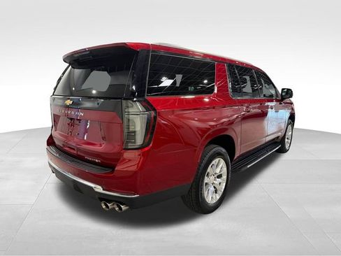 Used 2025 Chevrolet Suburban Premier w/ Sun And Tow Package AWD/4WD image 7
