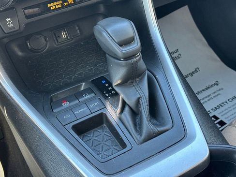 Used 2019 Toyota RAV4 LE w/ All Weather Liner Package FWD image 25