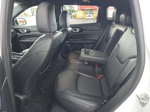 Used 2022 Jeep Compass Latitude FWD image 4