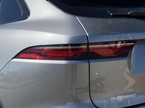 Used 2024 Jaguar F-PACE R-Dynamic S image 10