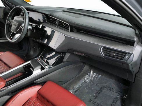 Used 2024 Audi SQ8 e-tron Premium Plus w/ Black Optic Package AWD/4WD image 26