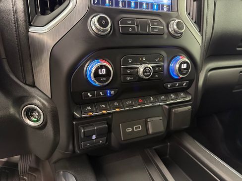 Used 2020 GMC Sierra 1500 Denali w/ Denali Ultimate Package AWD/4WD image 19