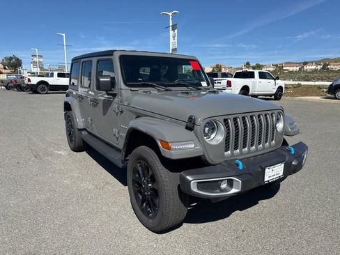 Used 2023 Jeep Wrangler Unlimited Sahara w/ Cold Weather Group image 18