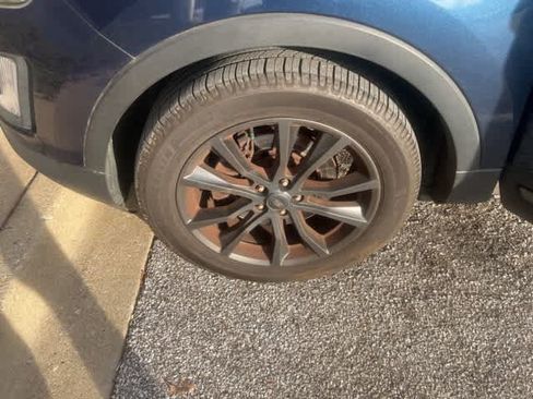 Used 2017 Ford Explorer XLT w/ Equipment Group 202A image 11