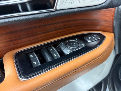 Used 2020 Lincoln Navigator L Reserve w/ Luxury Package image 13