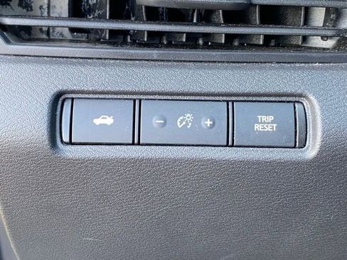 Used 2024 Nissan Altima 2.5 SV image 16