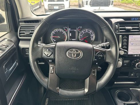 Used 2020 Toyota 4Runner TRD Off-Road Premium AWD/4WD image 19