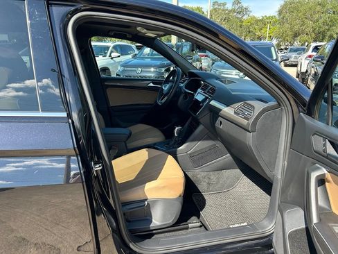 Certified 2024 Volkswagen Tiguan SE FWD image 35