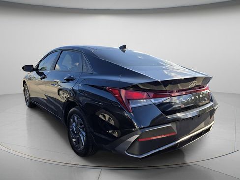 Used 2024 Hyundai Elantra SEL FWD image 5