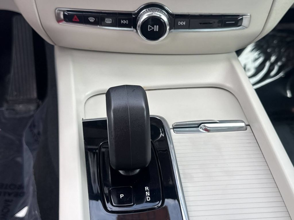Used 2024 Volvo S60 B5 Core FWD image 23
