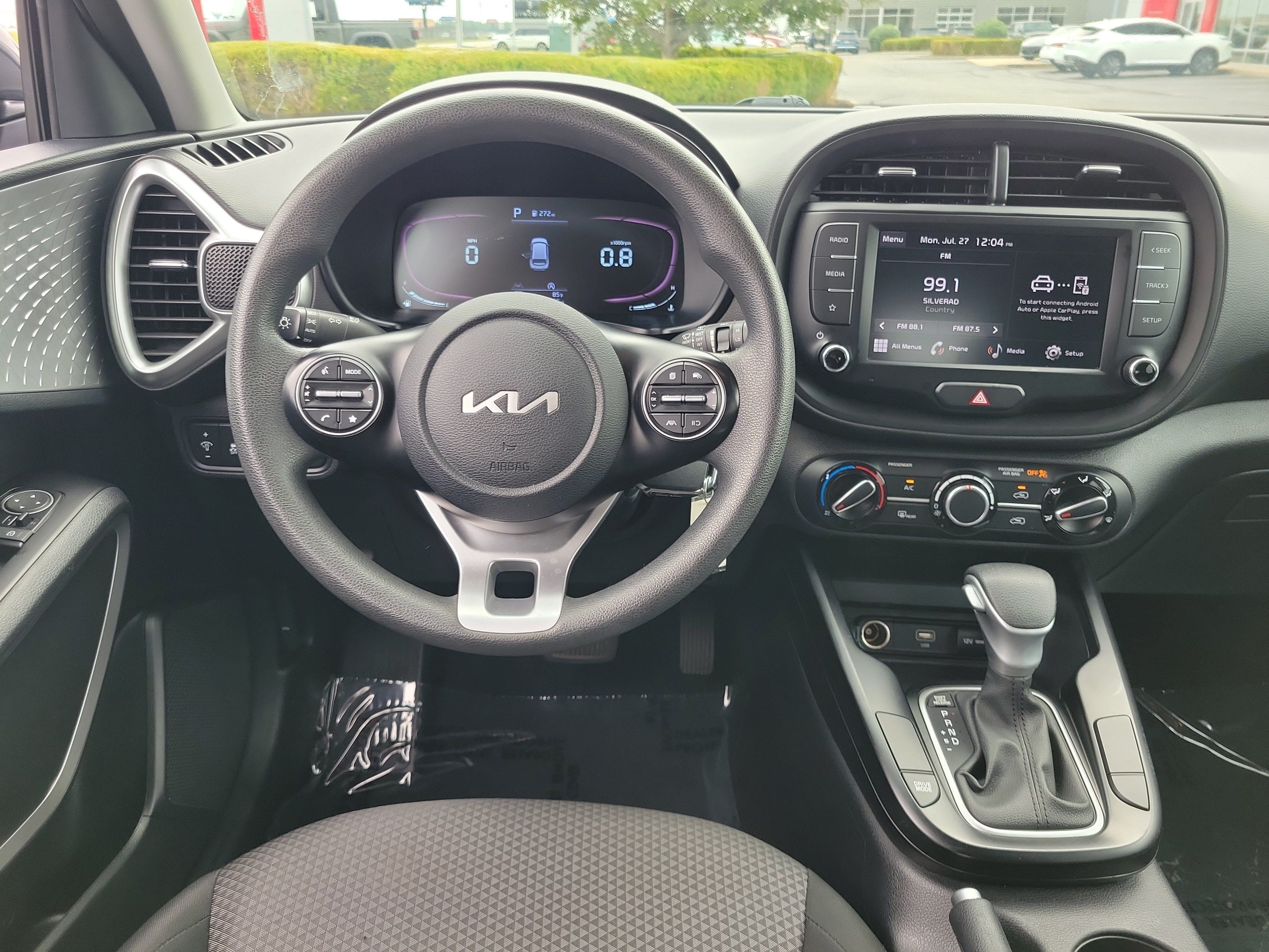 Used 2024 Kia Soul LX w/ Option Group 015 FWD image 10