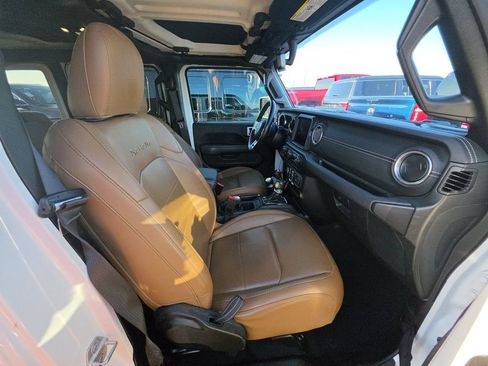 Used 2022 Jeep Wrangler Unlimited Sahara AWD/4WD image 5