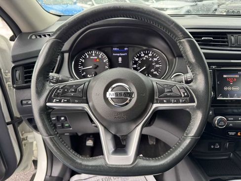 Used 2018 Nissan Rogue SV w/ Premium Package image 12