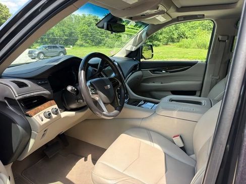 Used 2018 Cadillac Escalade Premium Luxury AWD/4WD image 13