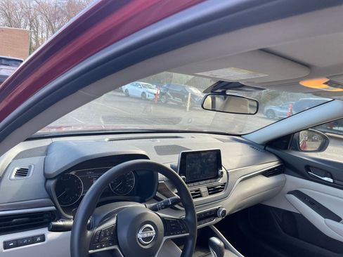 Used 2025 Nissan Altima 2.5 SV image 32