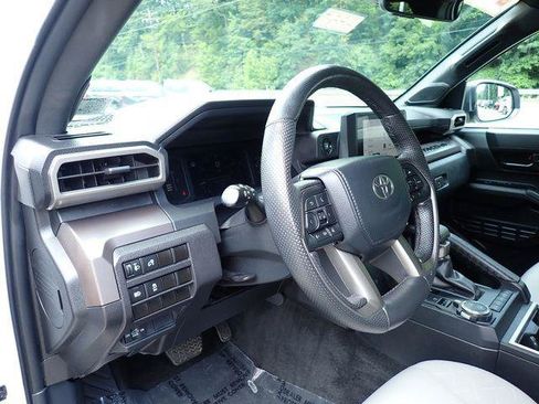 Certified 2024 Toyota Tacoma SR5 AWD/4WD image 15