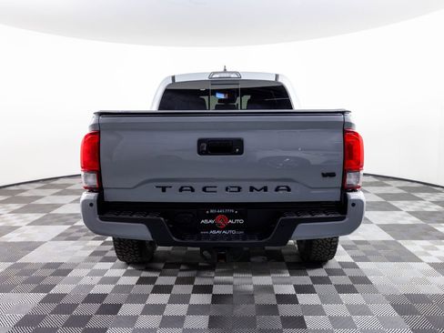 Used 2018 Toyota Tacoma TRD Off-Road w/ Technology Package image 6