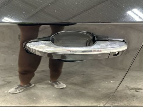 Used 2018 Honda Accord Touring image 11