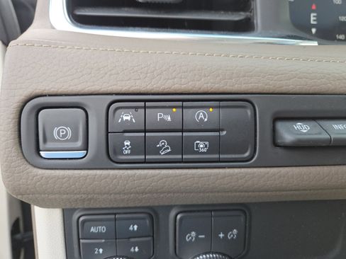 Used 2023 GMC Yukon Denali image 17